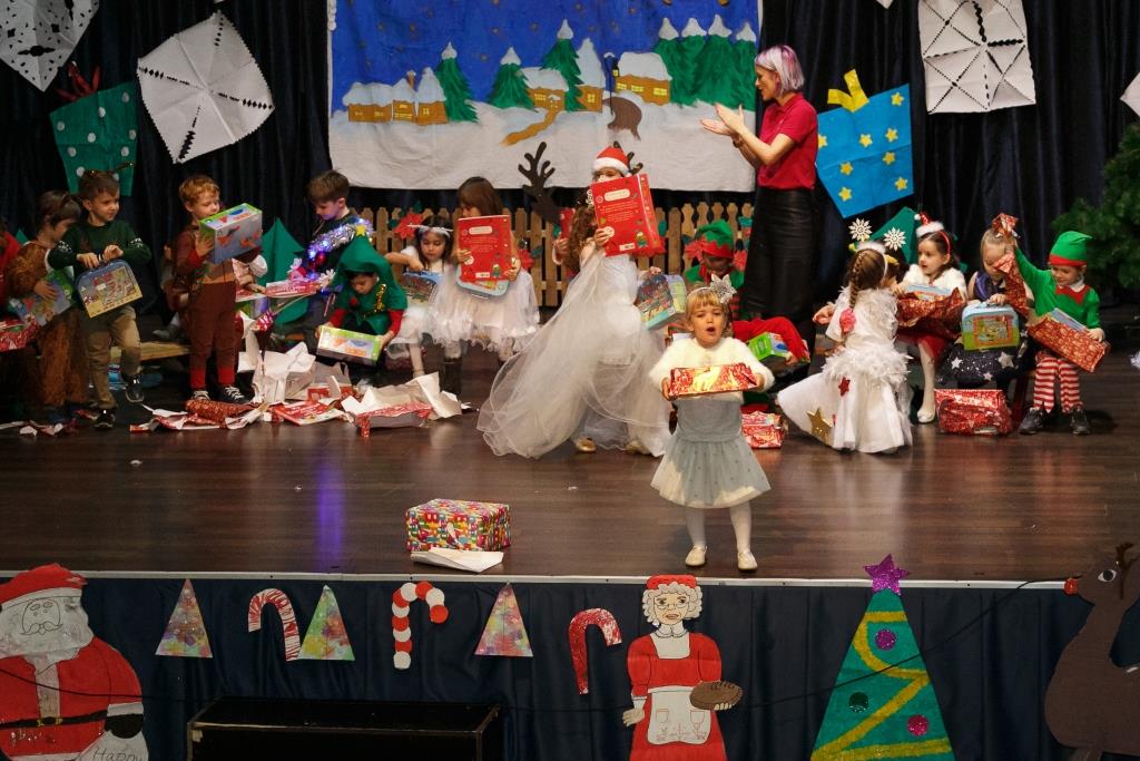 Rainbows Christmas Show